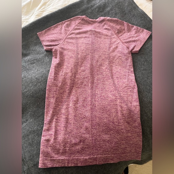 lululemon athletica Heathered Magenta Short Sleeve Tee - Picture 7 of 7